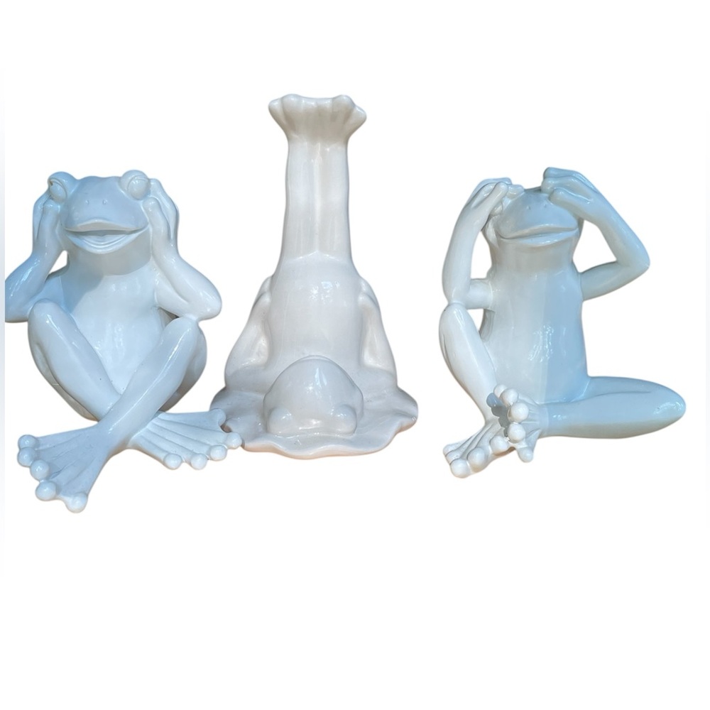 Three resin frog figurines two white similar, third frog legs up different cream - Picture 2 of 15